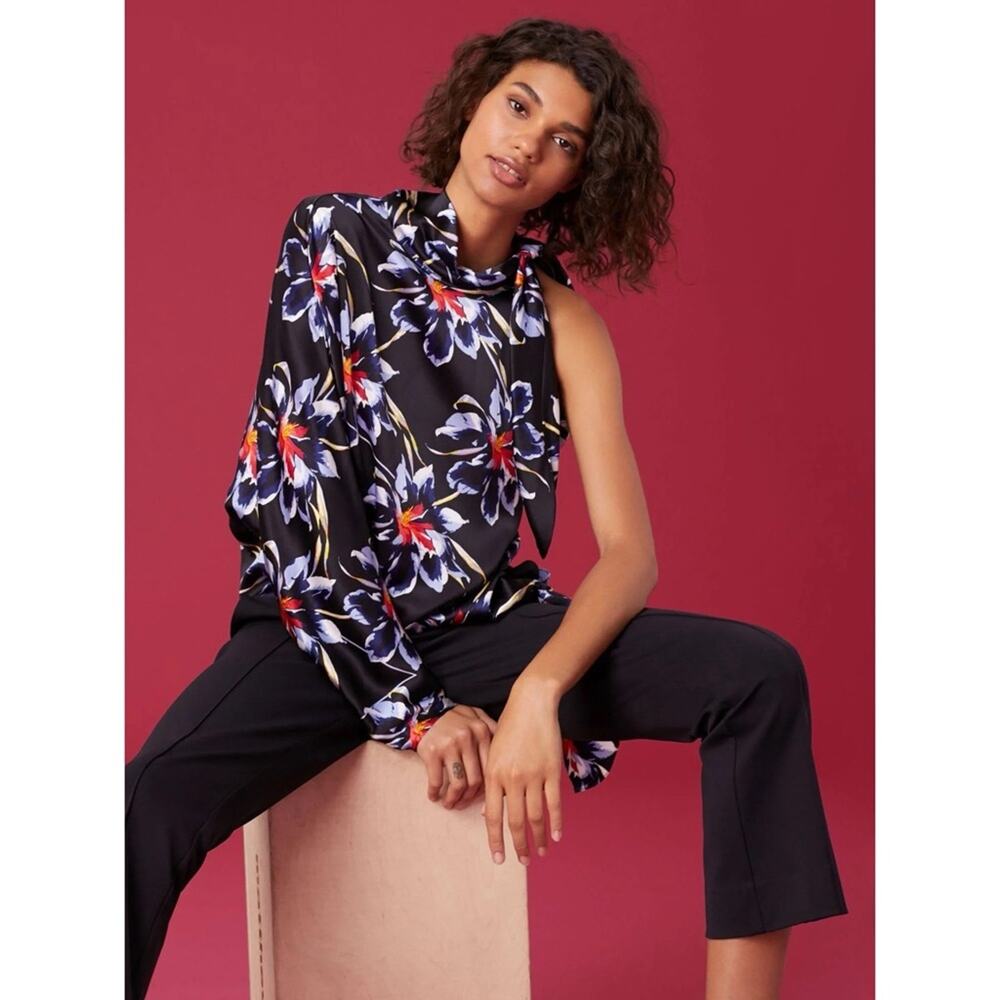 DIANE VON FURSTENBERG One-Shoulder Silk Floral Knotted Blouse